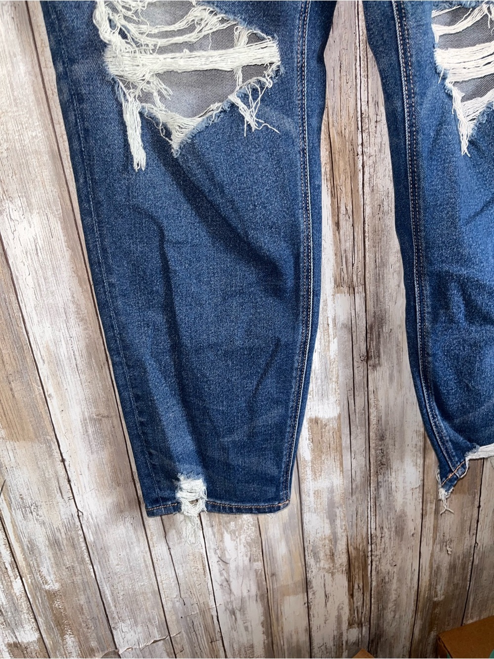 American Eagle Curvy Mom Jeans Size 18 High Rise Distressed Stretch NWT - Picture 3 of 7